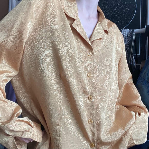✨SOLD!✨ vintage gold blouse - Picture 5 of 10